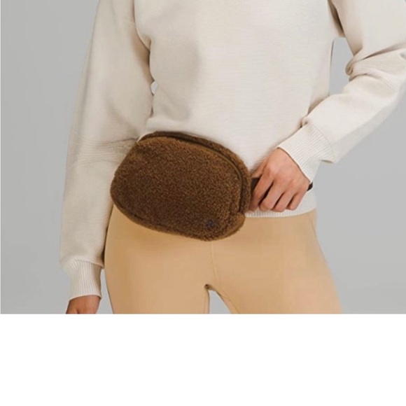 LULULEMON NWT fleece belt bag. - Picture 5 of 6